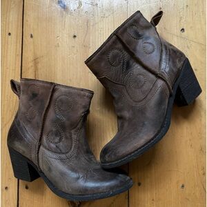 Seychelles western style ankle boots.